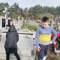 ZS Stanin - Sprzątanie grobów Poległych Żołnierzy